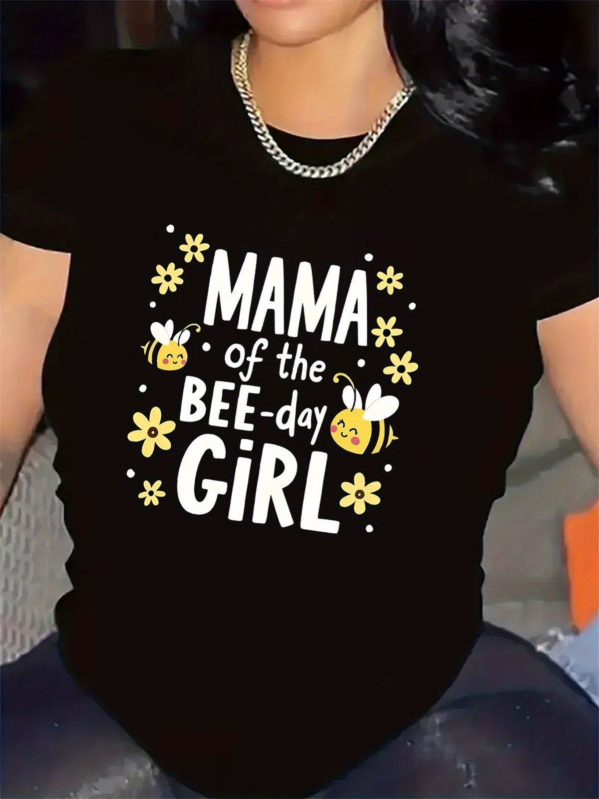 Mama of The Bee Day Birthday Graphic Tee for Women, Cute Bumble Bee Print Short Sleeve T-Shirt, Soft Casual Crew Neck Top for Party Family Celebration