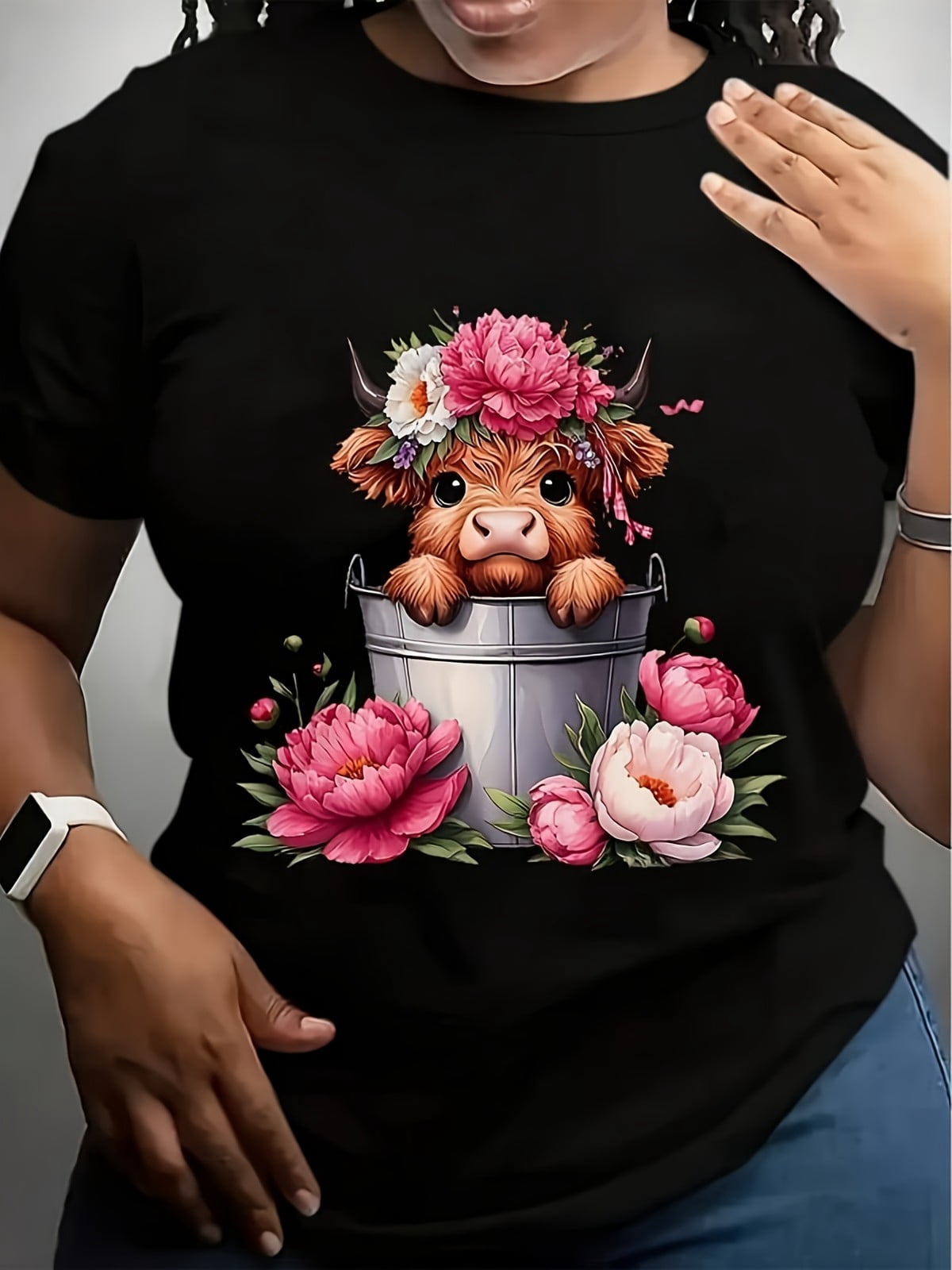 Pink Highland Cow Flowers Hearts Cute Scottish Animal Graphic Tee for Men Women, Floral Highland Cow Short Sleeve T-Shirt, Casual Crew Neck Top for Cow Lover Gift